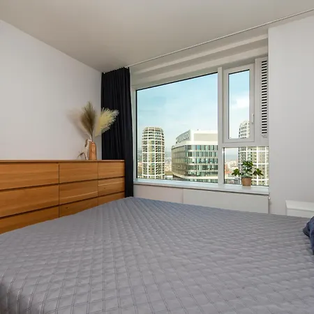 Amazing View Downtown In Panorama City On 20th Floor With Parking 公寓 布拉迪斯拉发