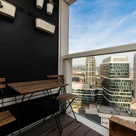 Amazing View Downtown In Panorama City On 20th Floor With Parking * 布拉迪斯拉发